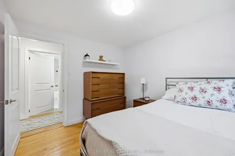 563 Elwood Road Burlington ON L7N 3C6