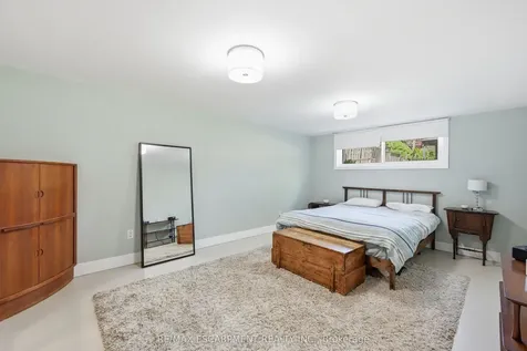 563 Elwood Road Burlington ON L7N 3C6