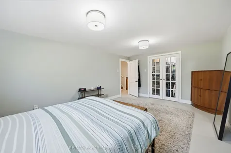 563 Elwood Road Burlington ON L7N 3C6