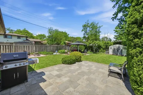 563 Elwood Road Burlington ON L7N 3C6
