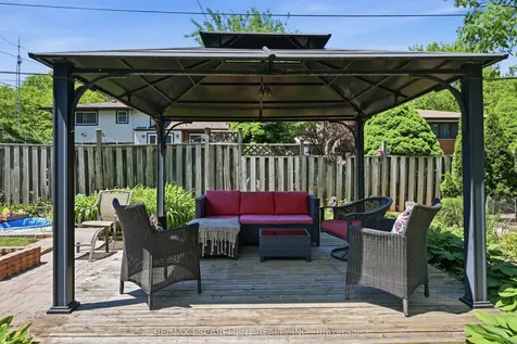 563 Elwood Road Burlington ON L7N 3C6
