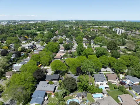 563 Elwood Road Burlington ON L7N 3C6