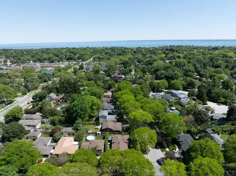 563 Elwood Road Burlington ON L7N 3C6