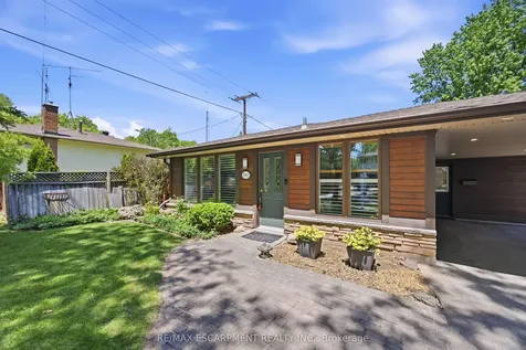 563 Elwood Road Burlington ON L7N 3C6