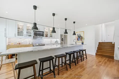 563 Elwood Road Burlington ON L7N 3C6