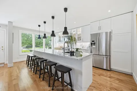 563 Elwood Road Burlington ON L7N 3C6
