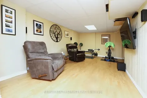14 Kintyre Street Brampton ON L6Z 2Y4