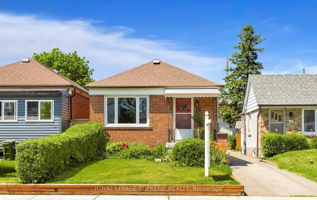 16 East Drive Toronto ON M6N 2N7