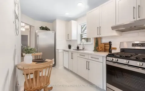 16 East Drive Toronto ON M6N 2N7