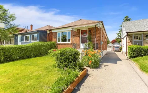 16 East Drive Toronto ON M6N 2N7