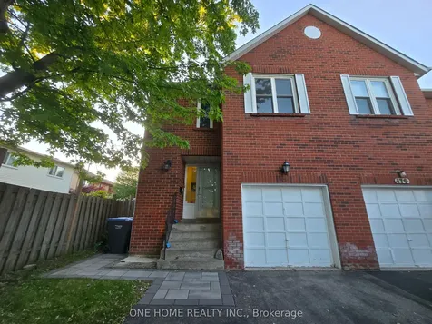 574 Galloway Crescent Mississauga ON L5C 4G6