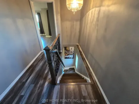 574 Galloway Crescent Mississauga ON L5C 4G6