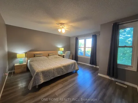 574 Galloway Crescent Mississauga ON L5C 4G6