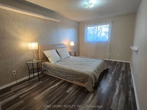 574 Galloway Crescent Mississauga ON L5C 4G6