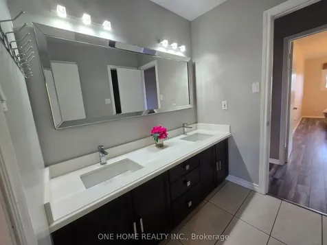 574 Galloway Crescent Mississauga ON L5C 4G6