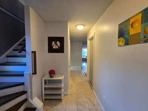 574 Galloway Crescent Mississauga ON L5C 4G6