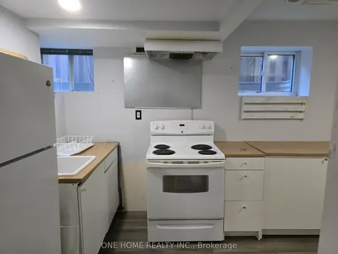 574 Galloway Crescent Mississauga ON L5C 4G6