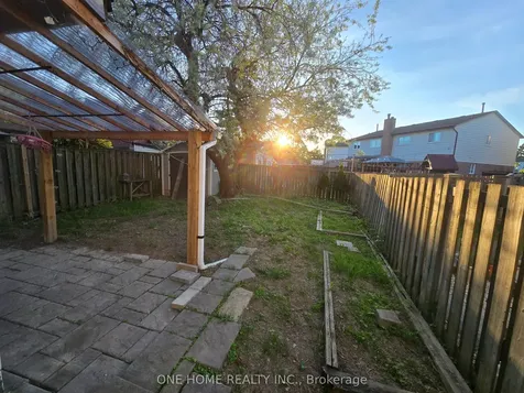 574 Galloway Crescent Mississauga ON L5C 4G6