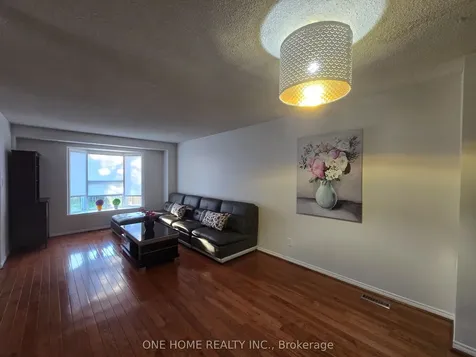 574 Galloway Crescent Mississauga ON L5C 4G6