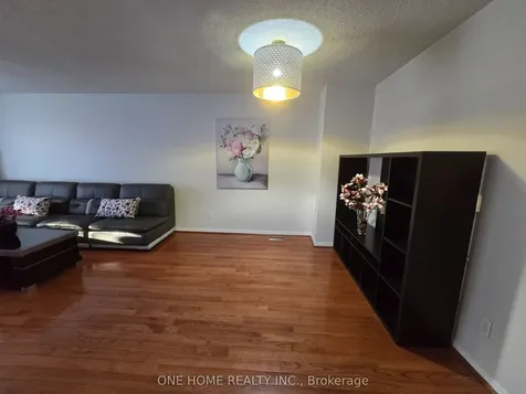 574 Galloway Crescent Mississauga ON L5C 4G6