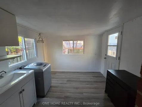 574 Galloway Crescent Mississauga ON L5C 4G6