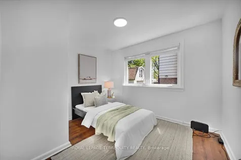 28 Crowland Drive Toronto ON M9W 2S4