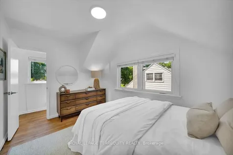 28 Crowland Drive Toronto ON M9W 2S4
