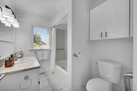 28 Crowland Drive Toronto ON M9W 2S4