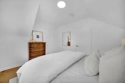 28 Crowland Drive Toronto ON M9W 2S4