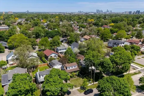 28 Crowland Drive Toronto ON M9W 2S4