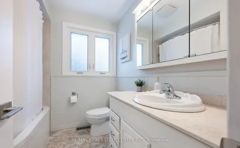 35 Treleaven Drive Brampton ON L6Y 1X7