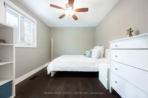 35 Treleaven Drive Brampton ON L6Y 1X7
