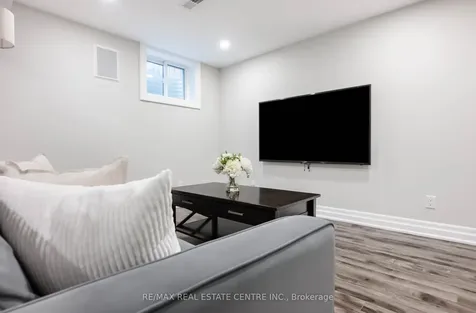 35 Treleaven Drive Brampton ON L6Y 1X7