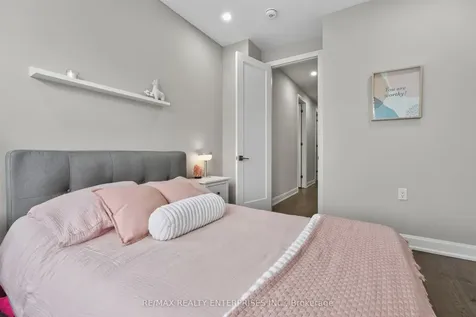 1453 Varelas Passage Oakville ON L6H 3S3