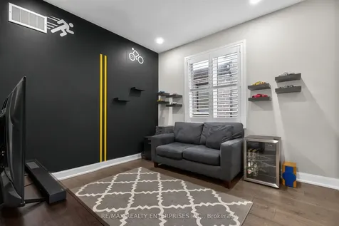 1453 Varelas Passage Oakville ON L6H 3S3