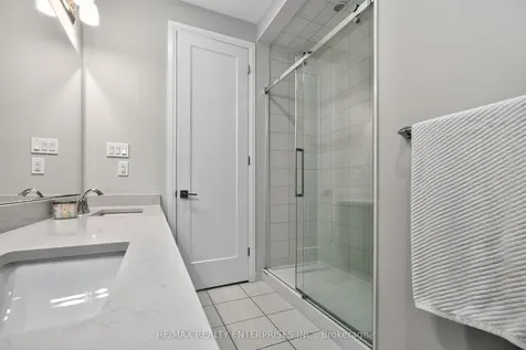 1453 Varelas Passage Oakville ON L6H 3S3