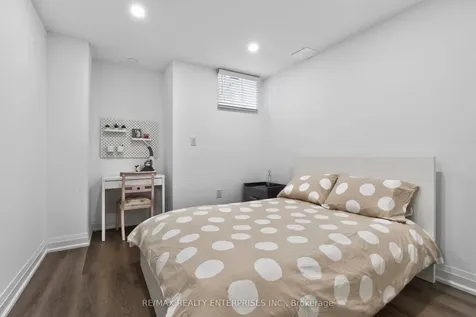 1453 Varelas Passage Oakville ON L6H 3S3