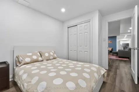 1453 Varelas Passage Oakville ON L6H 3S3