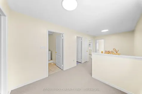 100 Tomabrook Crescent Brampton ON L6R 0V5