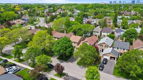 2707 Jerring Mews Mississauga ON L5L 2M7