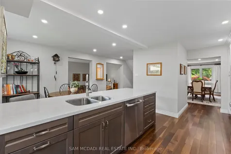 2707 Jerring Mews Mississauga ON L5L 2M7