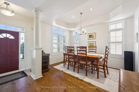2484 Capilano Crescent Oakville ON L6H 6L4