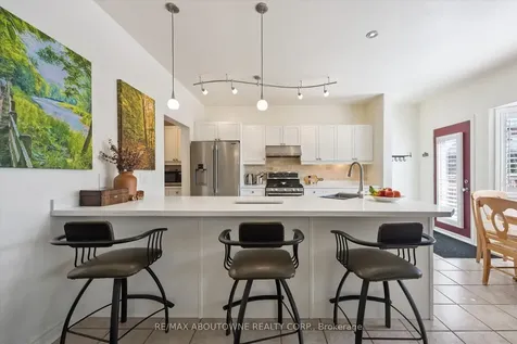 2484 Capilano Crescent Oakville ON L6H 6L4