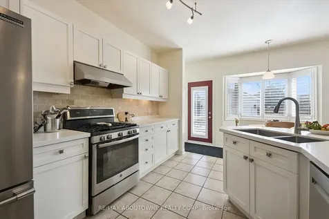 2484 Capilano Crescent Oakville ON L6H 6L4