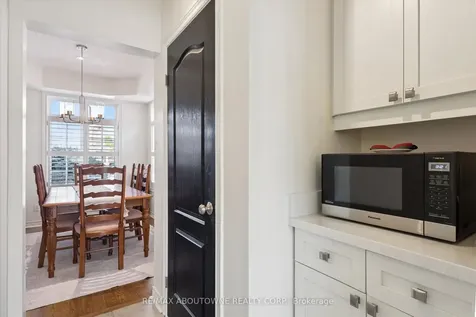 2484 Capilano Crescent Oakville ON L6H 6L4