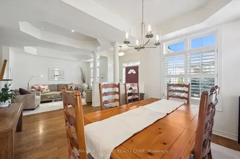 2484 Capilano Crescent Oakville ON L6H 6L4