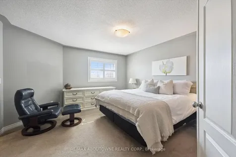 2484 Capilano Crescent Oakville ON L6H 6L4