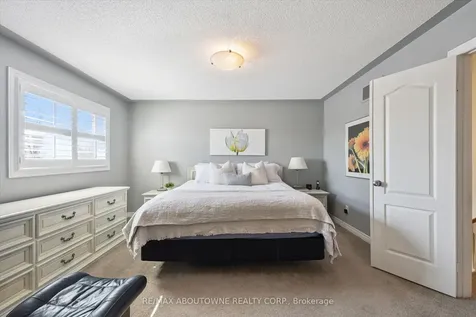 2484 Capilano Crescent Oakville ON L6H 6L4