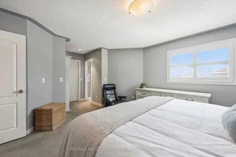 2484 Capilano Crescent Oakville ON L6H 6L4