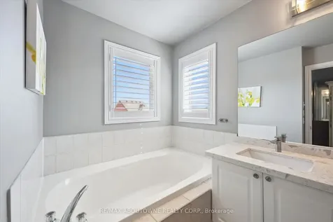 2484 Capilano Crescent Oakville ON L6H 6L4